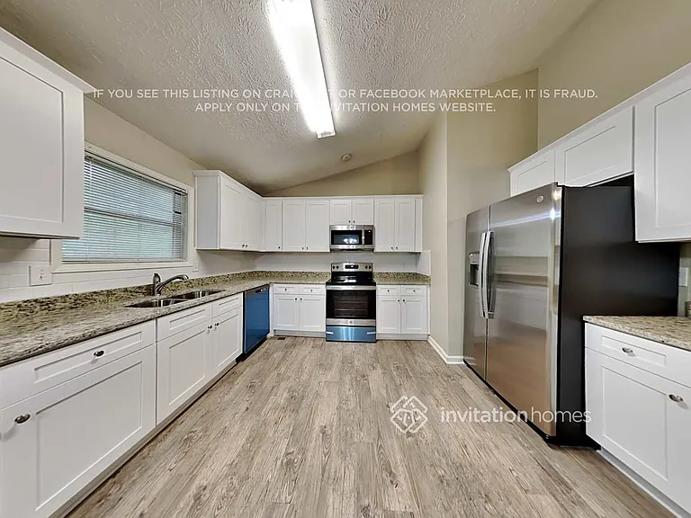 4026 Leicester Dr NE — Photo 5