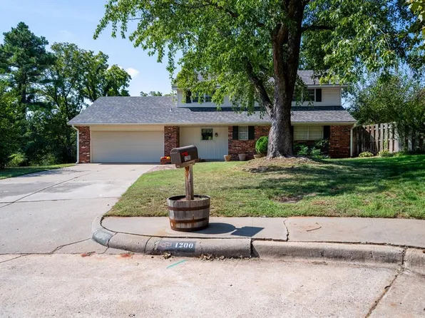 1200 Devonshire Ct, Edmond, OK 73034