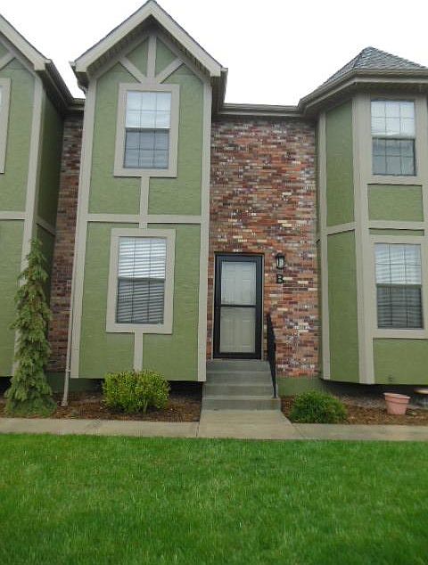 1st image of 605 NE English Manor Dr APT B