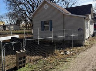 311 Oak St, Dearing, KS 67340