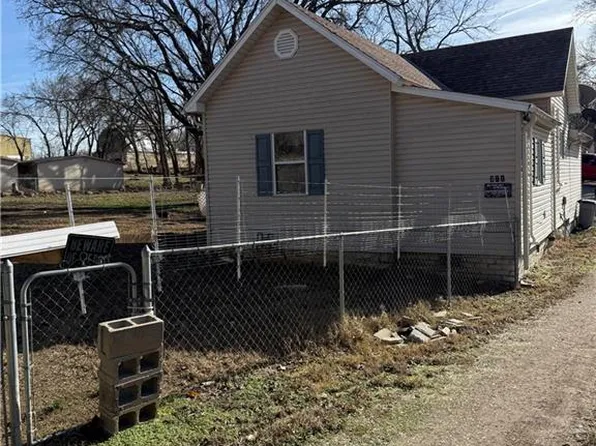 311 Oak St, Dearing, KS 67340