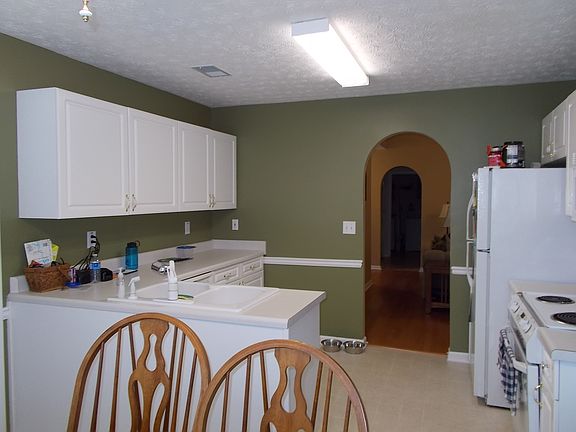 LIGHT & BRIGHT KITCHEN