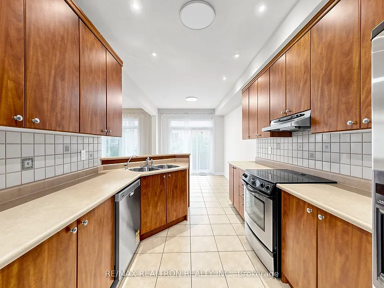 142 Mistywood Cres W — Photo 15