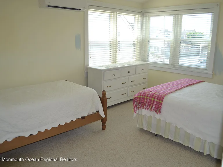 15 Ortley Ave — Photo 38