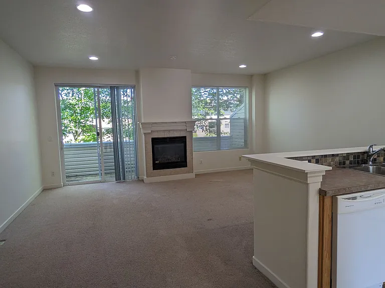 Halsey East Townhomes — Photo 41