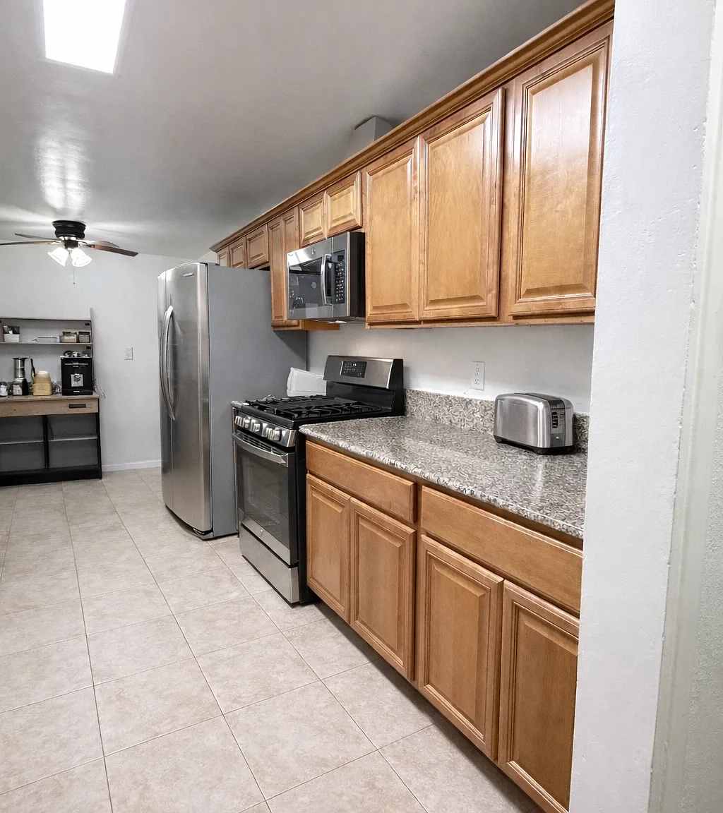 3 bed, 1400 sqft, $3,600 — Photo 4