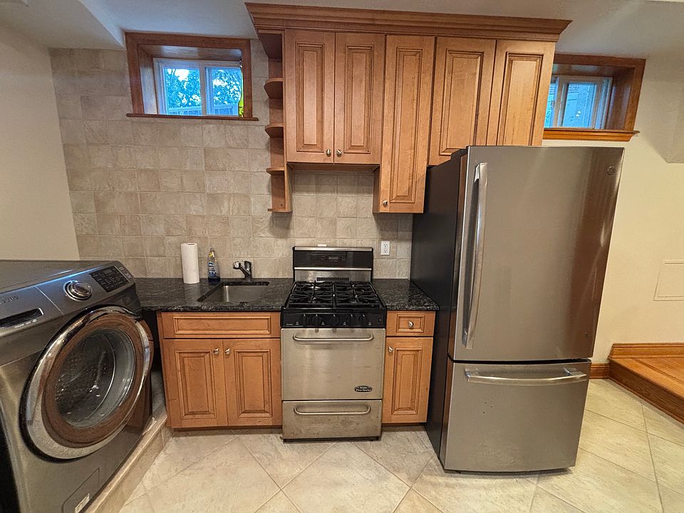 1st image of 142 Florence St