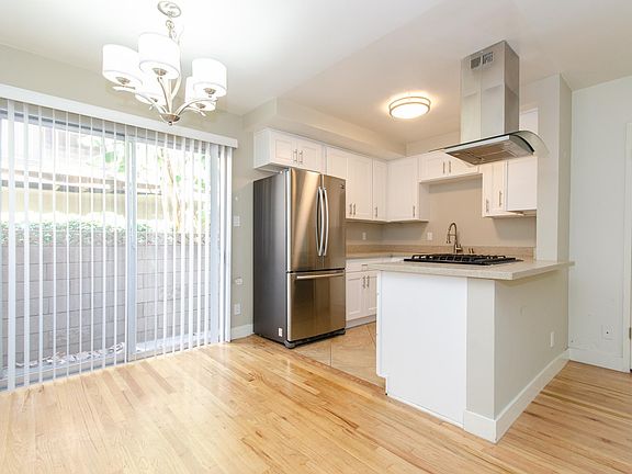 3rd image of 1430 S Barrington Ave #1