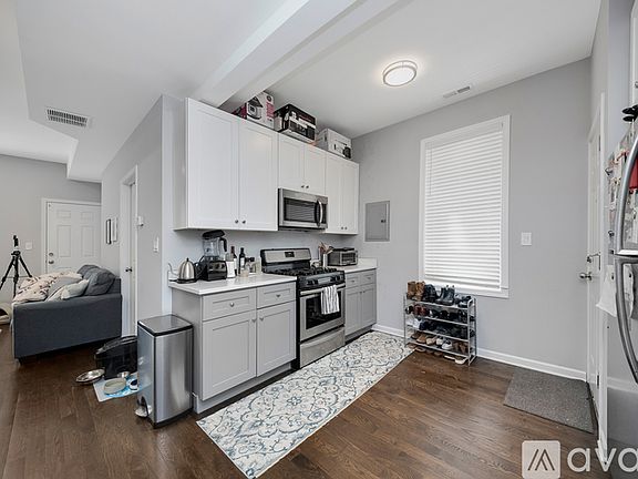 3rd image of 1603 S Wood St #1R