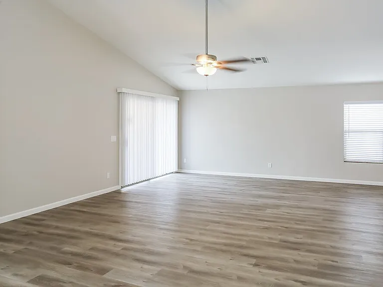 7334 W Lamar Rd — Photo 3