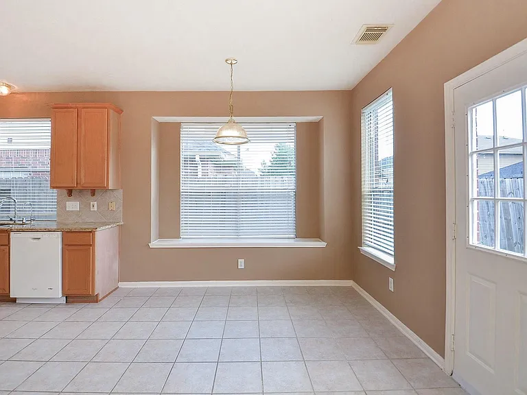 2715 Sunnycreek Ln — Photo 6