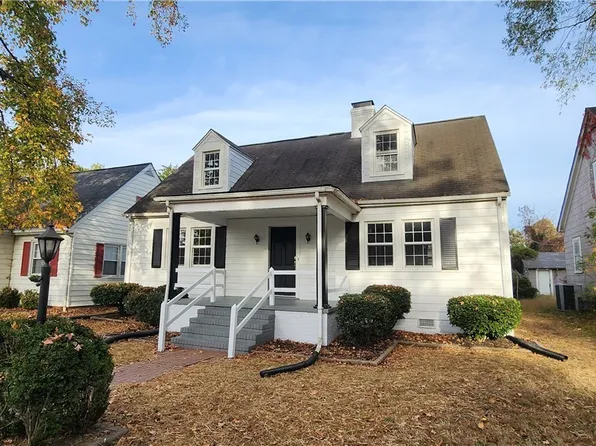 1620 Lee St, West Point, VA 23181