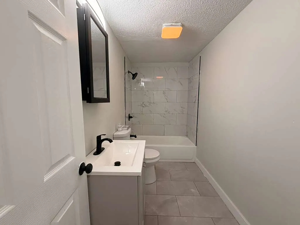 4 bed, 1200 sqft, $2,400 — Photo 3