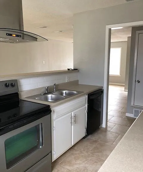 930 N Fannin Ave — Photo 4