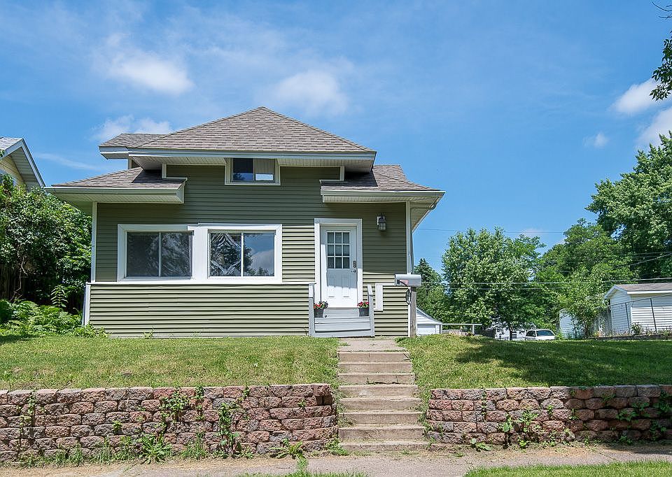 1st image of 1689 Hyacinth Ave E