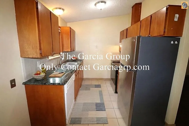 2 bed, 1.0 bath, 828 sqft, $1,595 — Photo 3