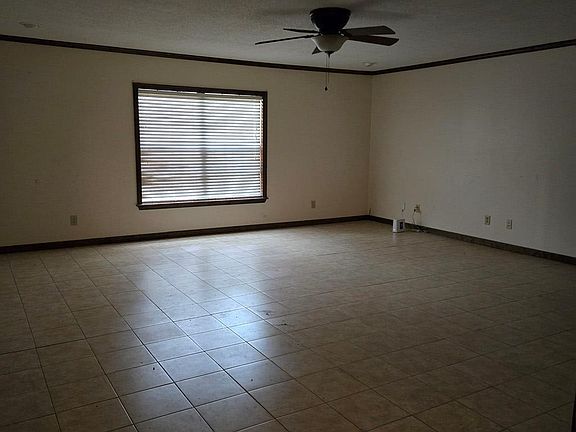 4th image of 2604 Banks Cir