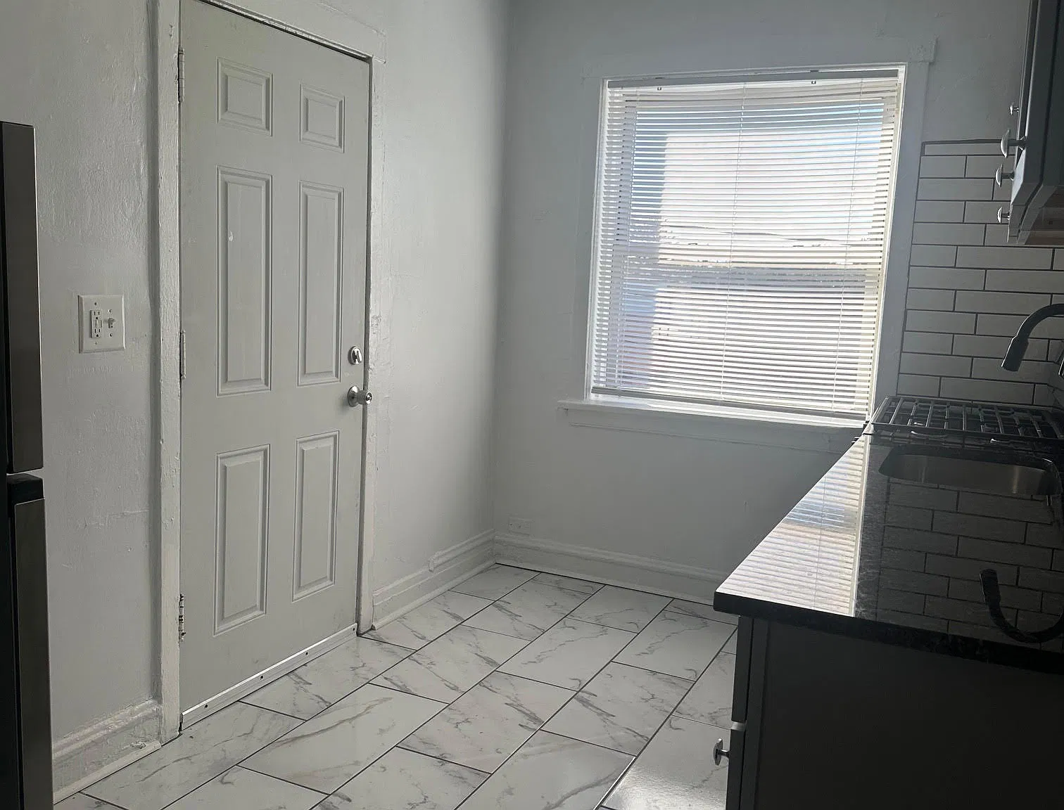 4033 W Melrose St — Photo 3