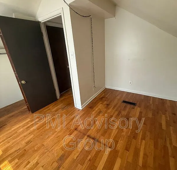 2634 SE Adams St — Photo 4