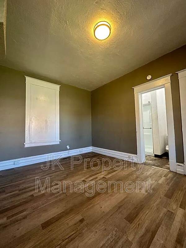 2 bed, 1.0 bath, 1000 sqft, $1,000 — Photo 4