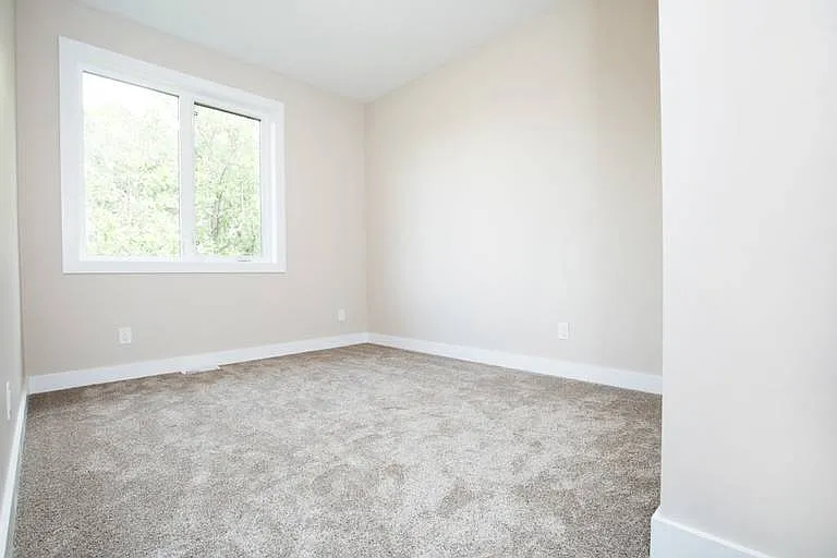 5715 Roblin Blvd #4 — Photo 7