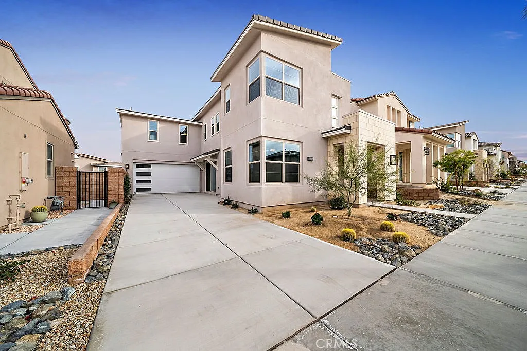 4 bed, 2.5 bath, 2189 sqft, $3,800 — Photo 2
