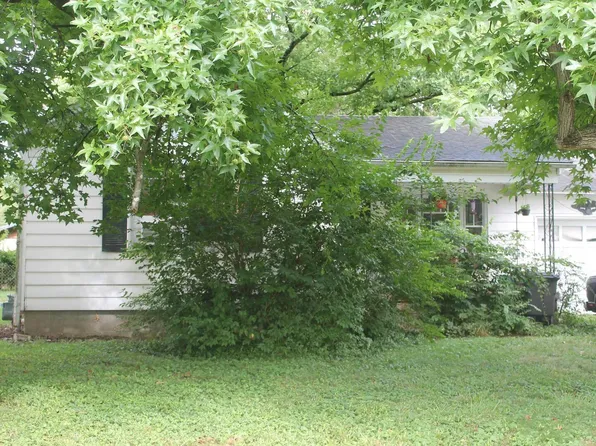 813 N James St, Carbondale, IL 62901