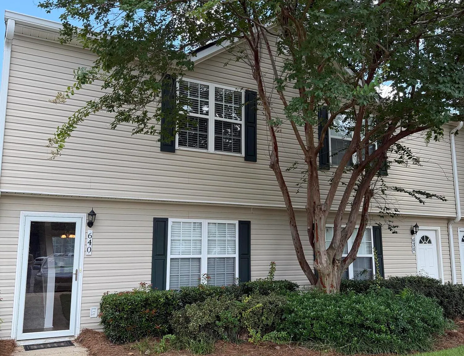3 bed, 2.5 bath, 1273 sqft, $1,500 — Photo 2