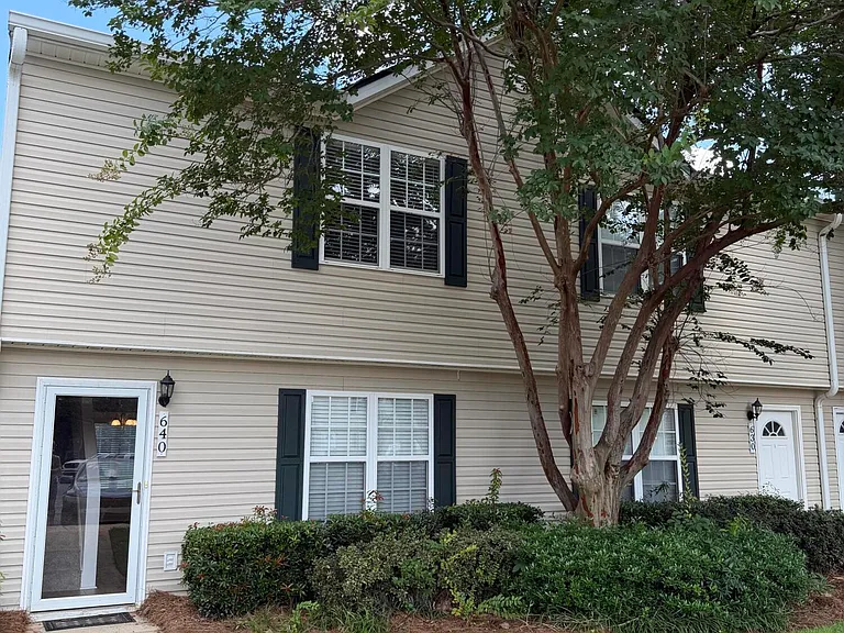 640 Date Palm Cir — Photo 2