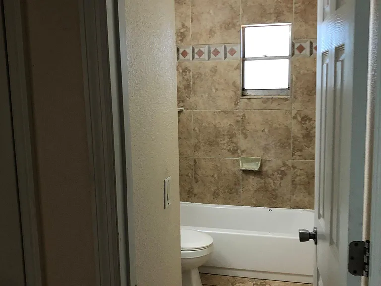 2776 Cypress Dr #B — Photo 10
