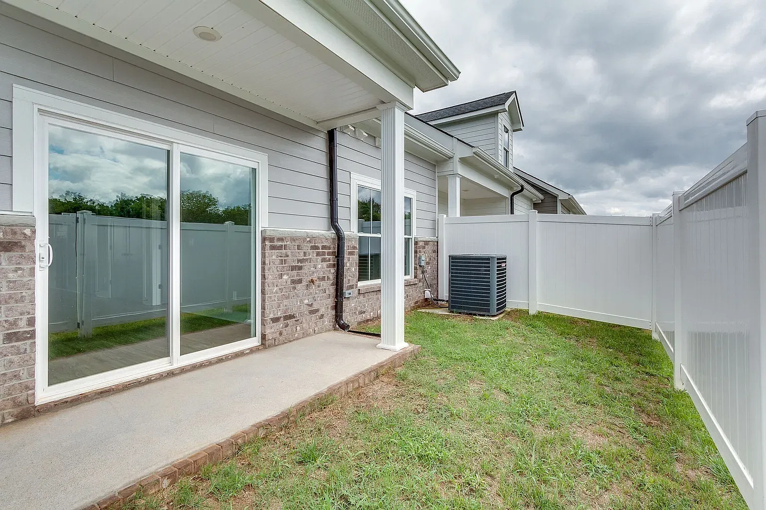 2 bed, 2.5 bath, 1603 sqft, $1,900 — Photo 3
