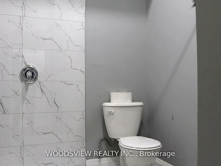 64 Simcoe St N #1 — Photo 10
