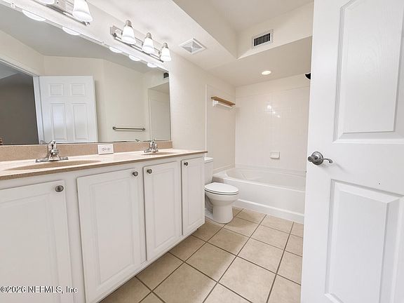 5th image of 10075 GATE Parkway N #1610