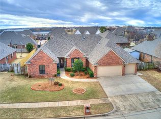 1104 Cambridge Dr, Yukon, OK 73099