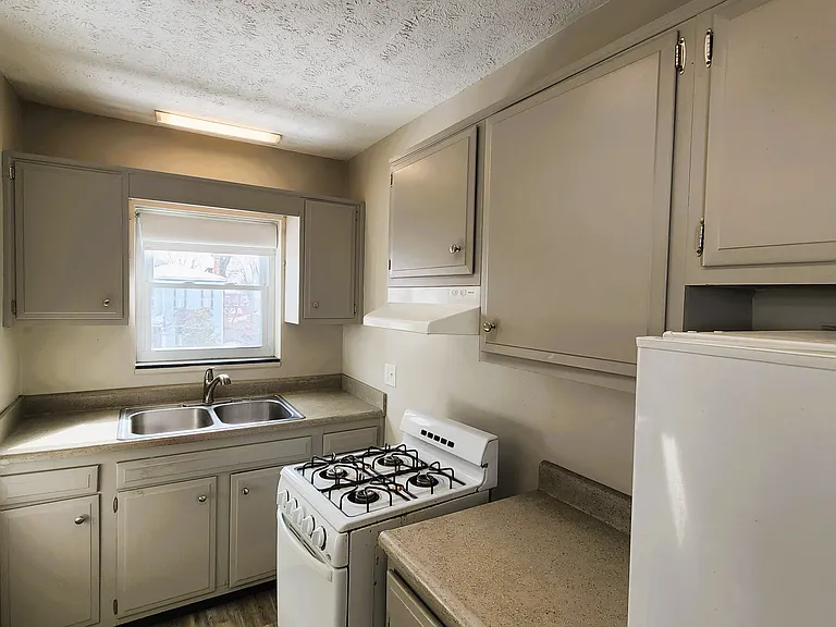 1429 Hepburn Ave #6 — Photo 5