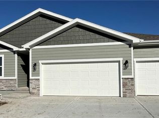 501 NE Newport Dr, Blue Springs, MO 64014