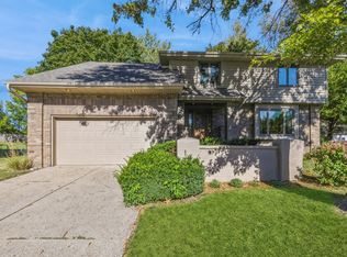 916 52nd Pl, West Des Moines, IA 50265