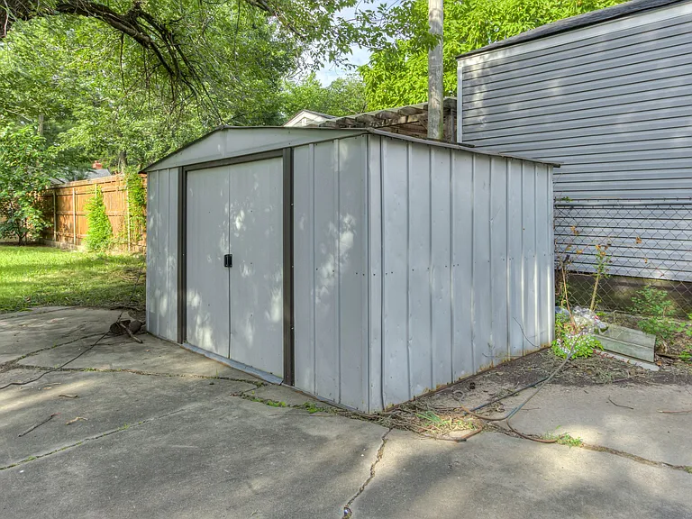 604 Iowa St — Photo 32