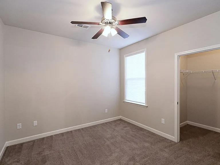 Astoria Apartments — Photo 21