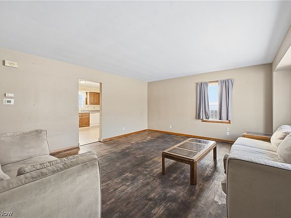 3rd image of 5365 Oakcrest Dr