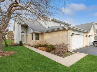 5752 Regency Ct, Gurnee, IL 60031