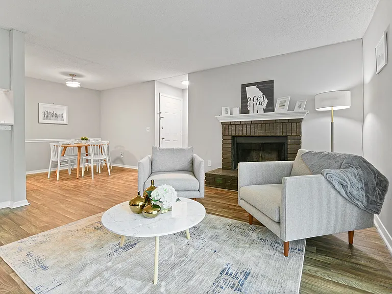 450 Waldan Cir — Photo 2