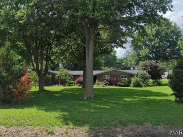 1 Tanbark Dr, New Baden, IL 62265