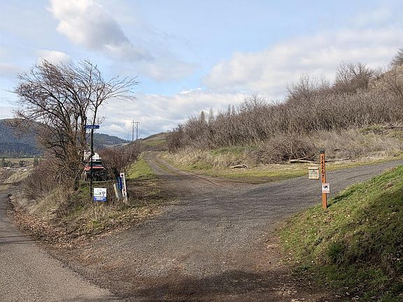 4th image of 36171 River Rd