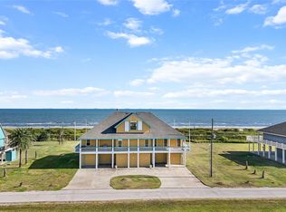 680 Villa Dr, Crystal Beach, TX 77650