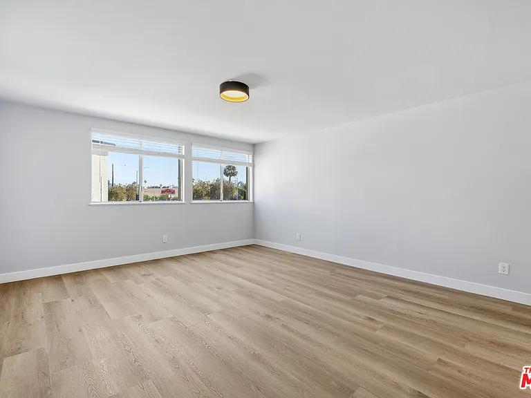 1337 S Hoover St #1433-6 — Photo 5