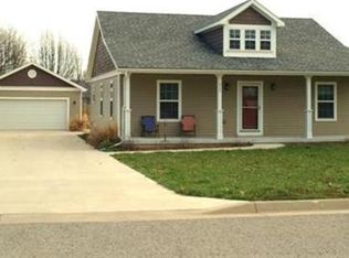 937 N Spruce St, Ottawa, KS 66067
