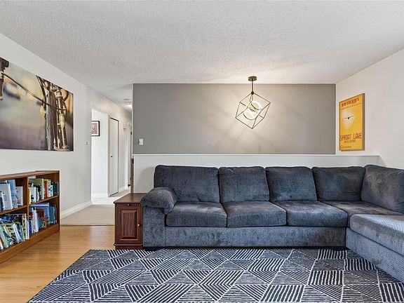 5th image of 2188 Calvin Ave