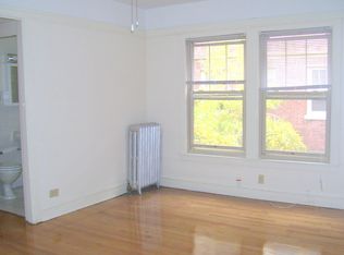 549 W Brompton Ave #1, Chicago, IL 60657