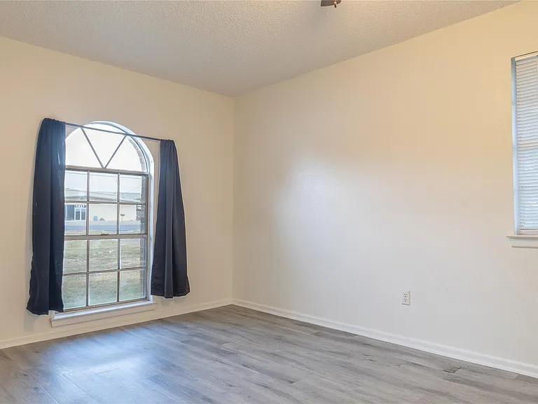 1430 N State Highway 46 — Photo 12